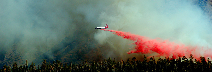 plane dropping fire retardant